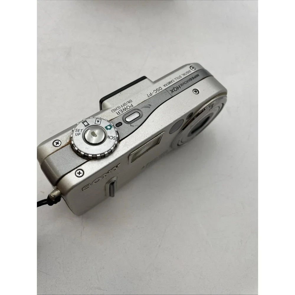 Sony Cyber-shot DSC-P7 3.2MP Digital Compact Camera +Battery & Memory Stick Card